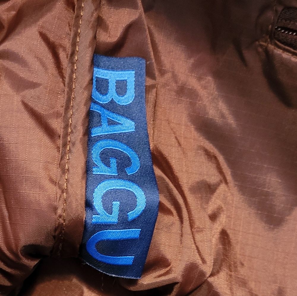 BAGGU Medium Bowler Bag and Logo Keychain in Mahogany - Picture 9 of 12